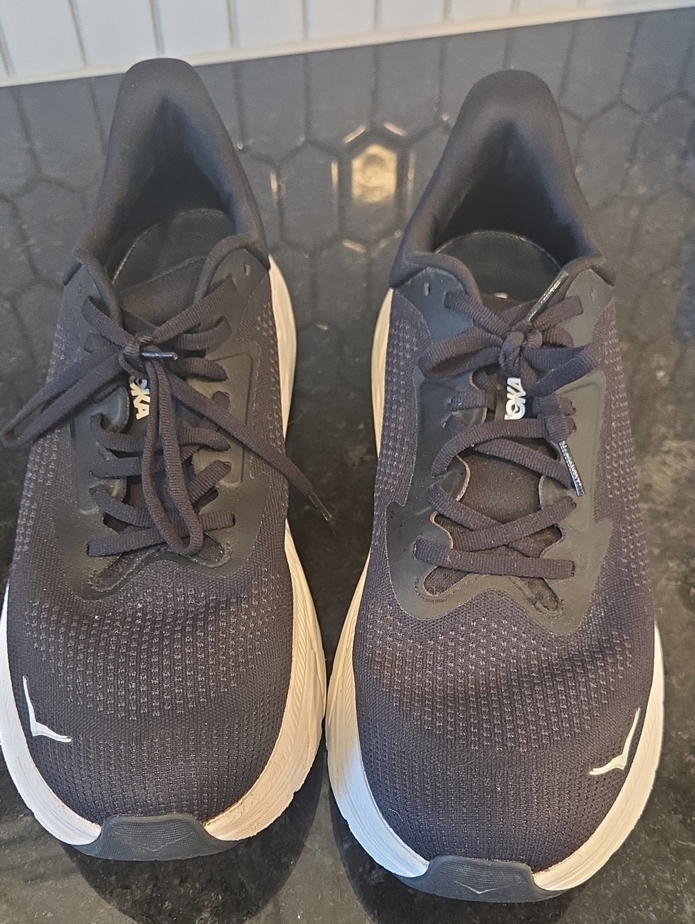 Hoka Arahi 7 Men's Running Shoe - Black & White Size 12.5